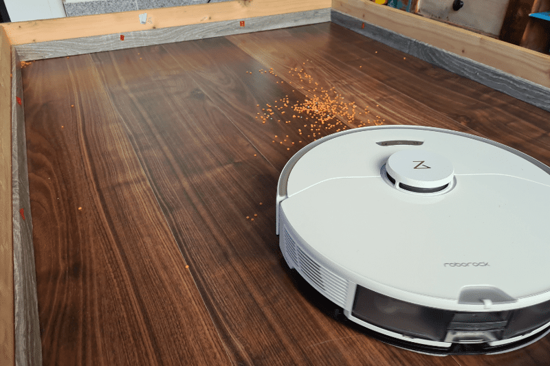 Lentils being cleaned on the laminate during the suction test by the Roborock S7 Pro Ultra.